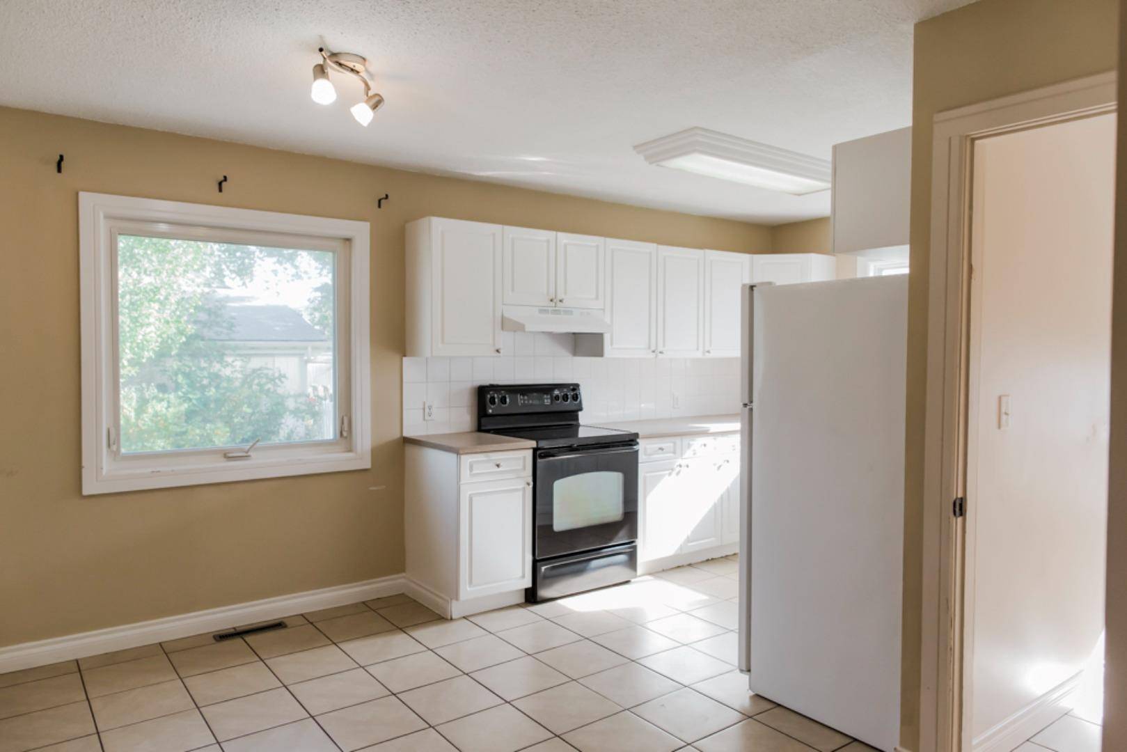 Grande Prairie, AB T8V 0J7,10019 93 AVE