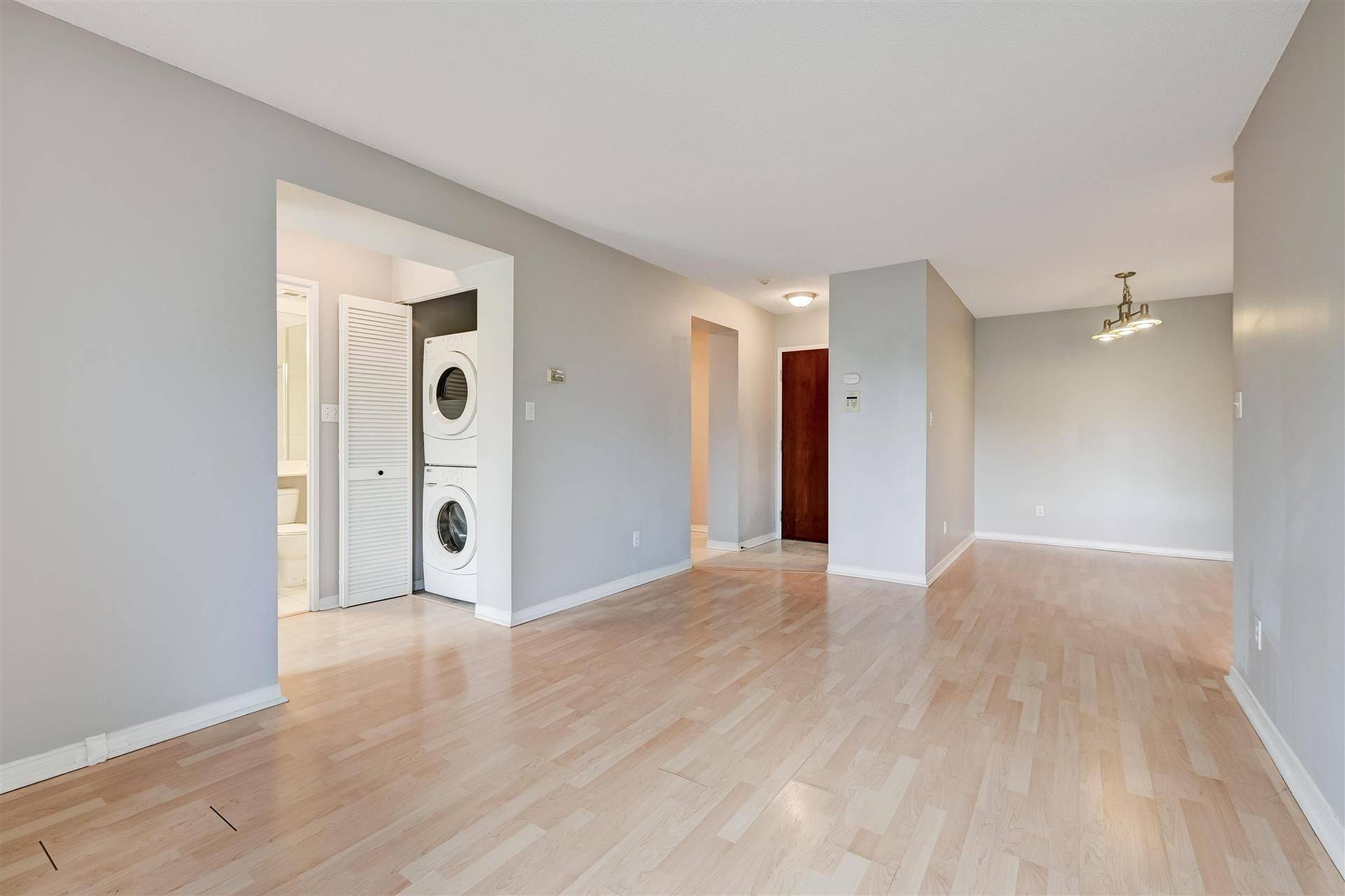 Toronto C14, ON M2N 6T5,18 Hillcrest AVE #204