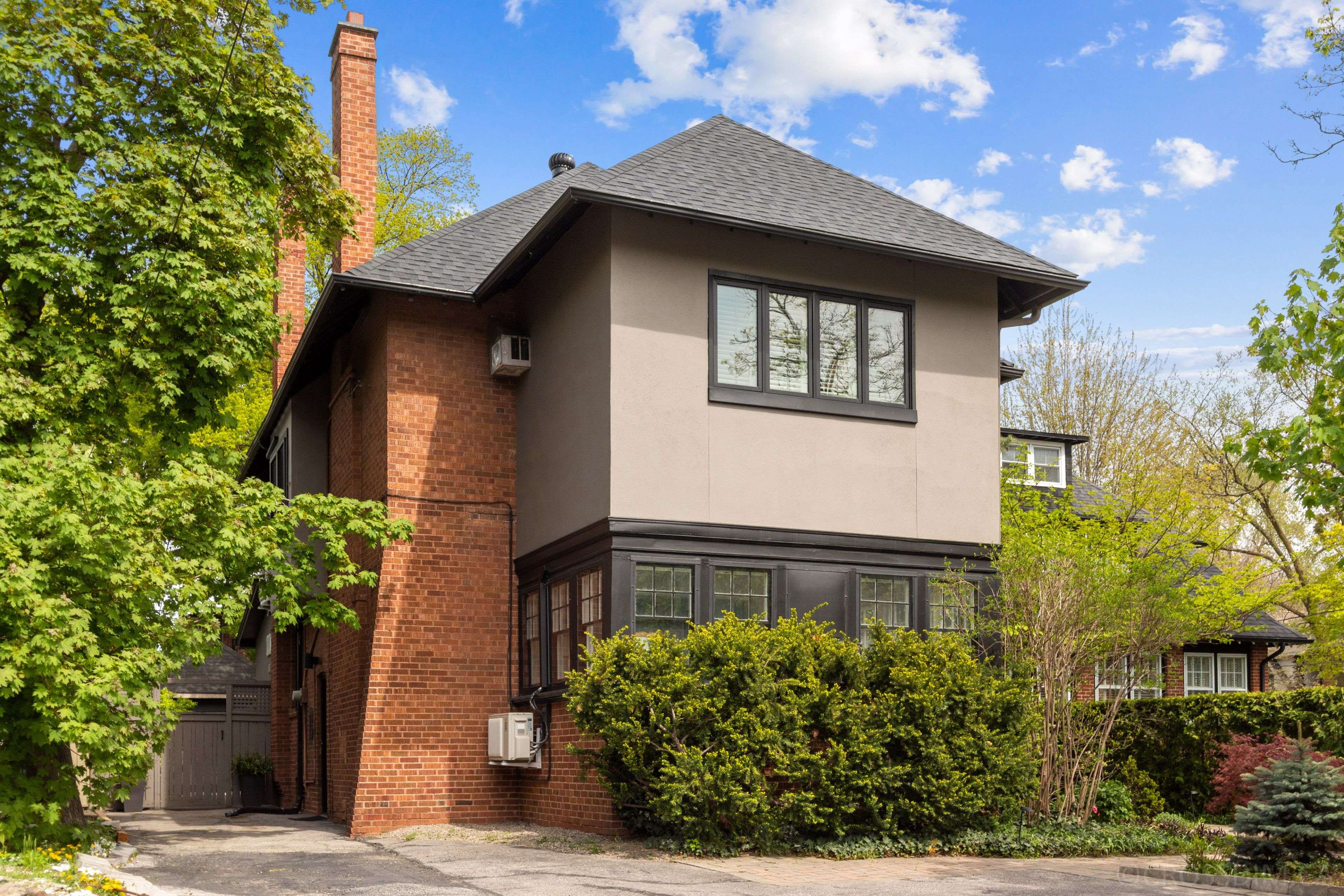 1373 Avenue RD, Toronto C04, ON M5N 2H3
