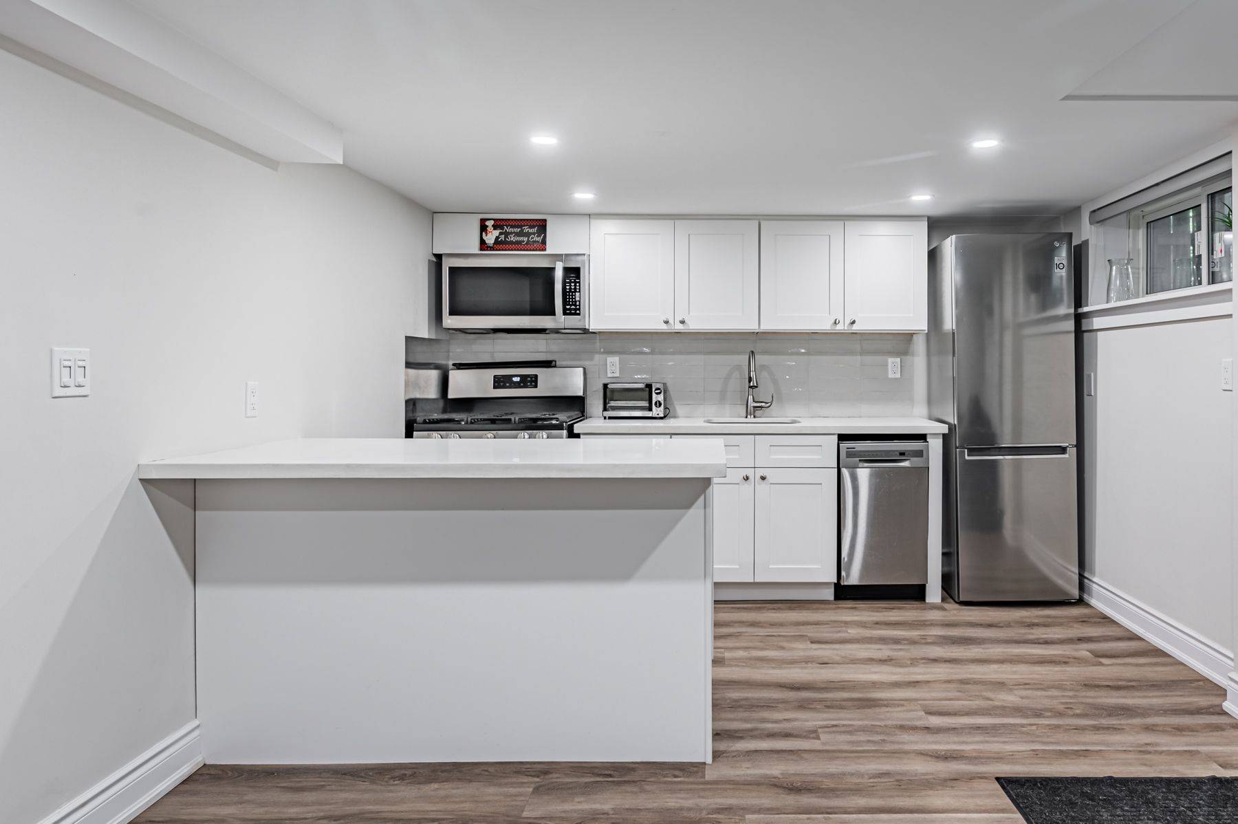 Toronto C04, ON M6C 3R9,68 (Lower) Fairleigh CRES