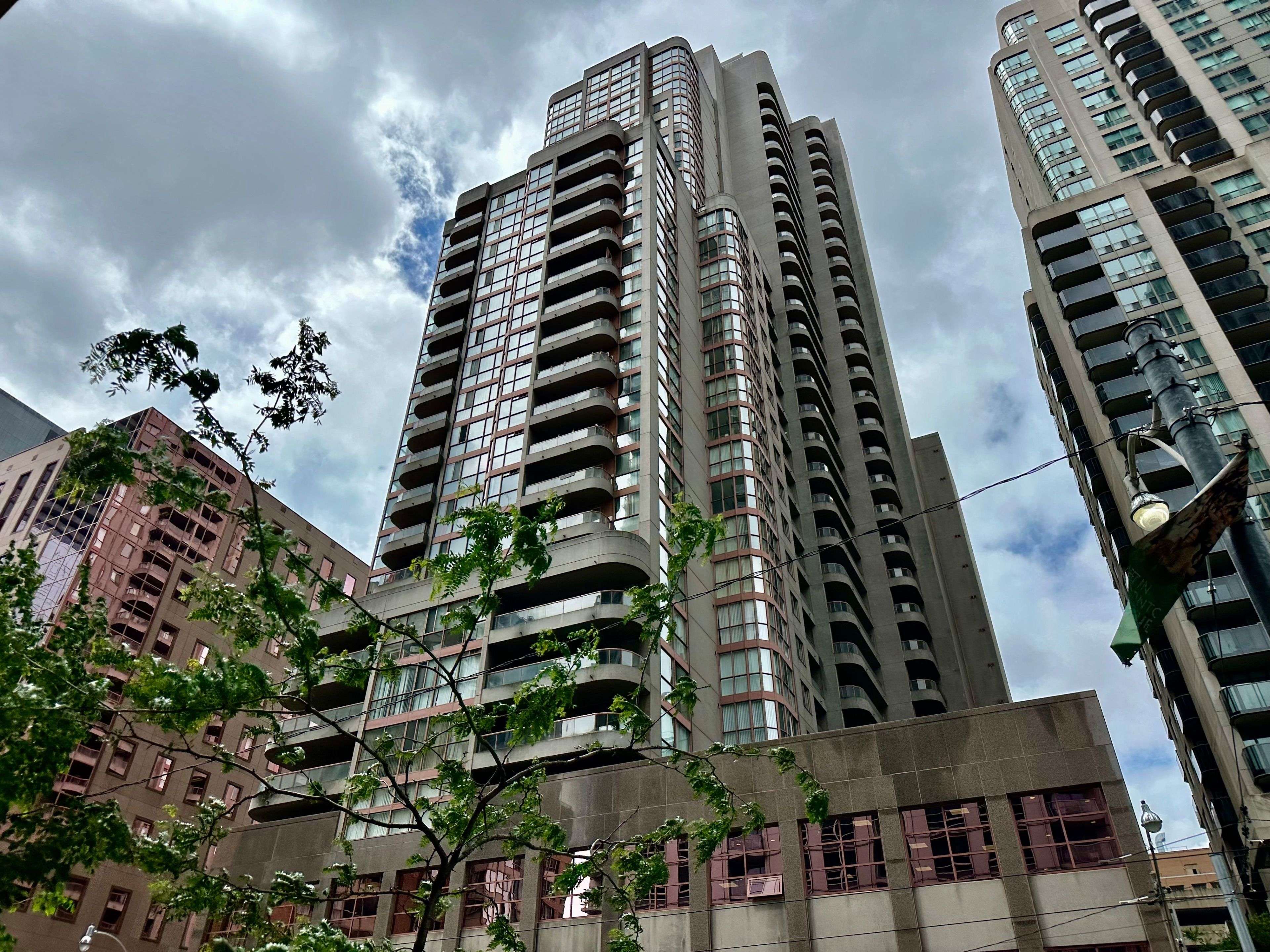 736 Bay ST #2010, Toronto C01, ON M5G 2M4