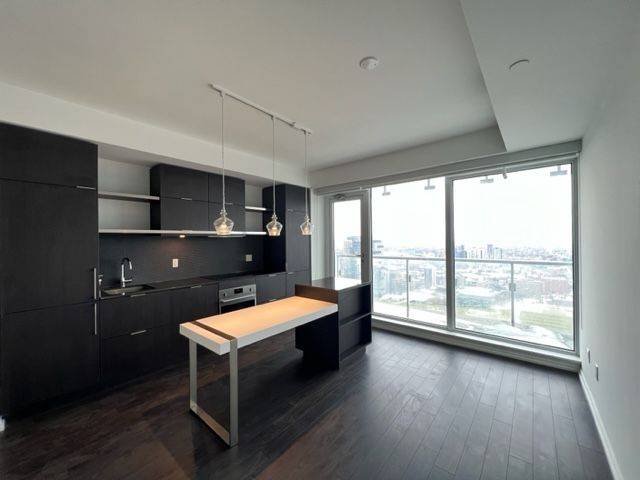 197 Yonge ST #4604, Toronto C01, ON M5B 0C1