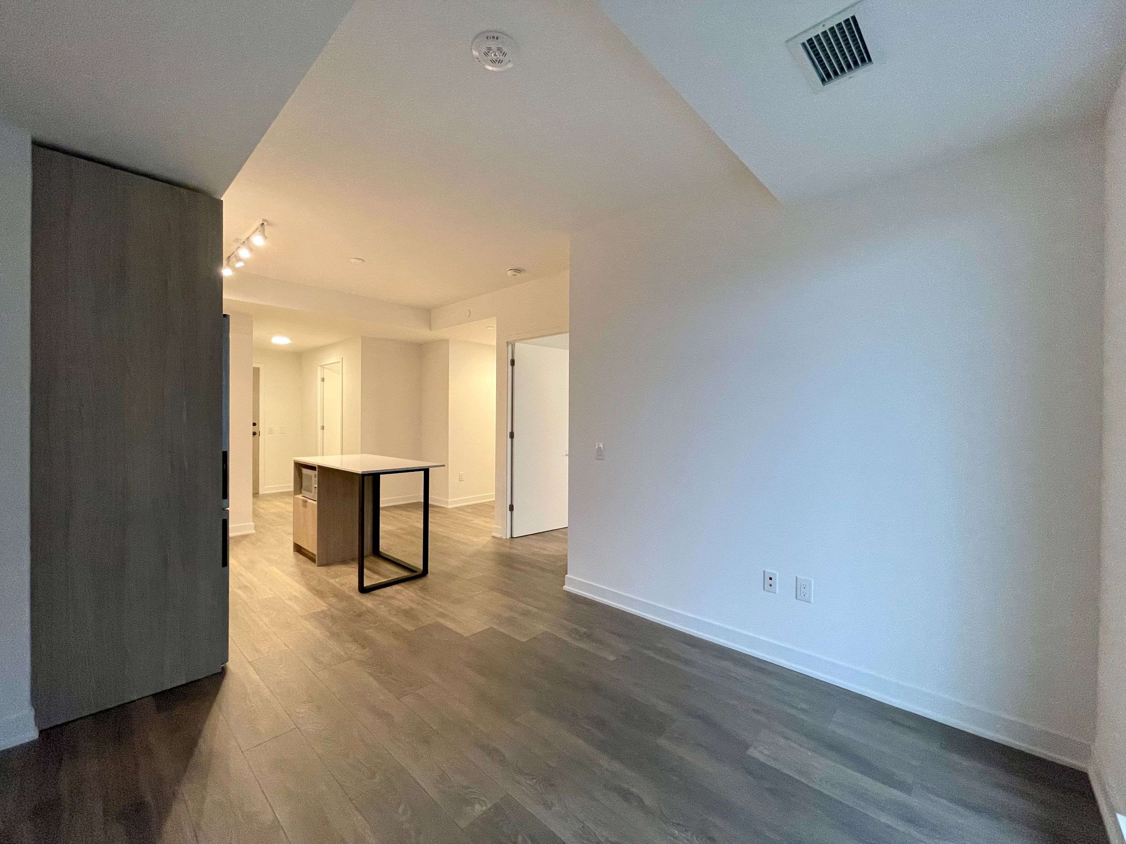 Toronto C08, ON M5A 0T1,35 Tubman AVE #817