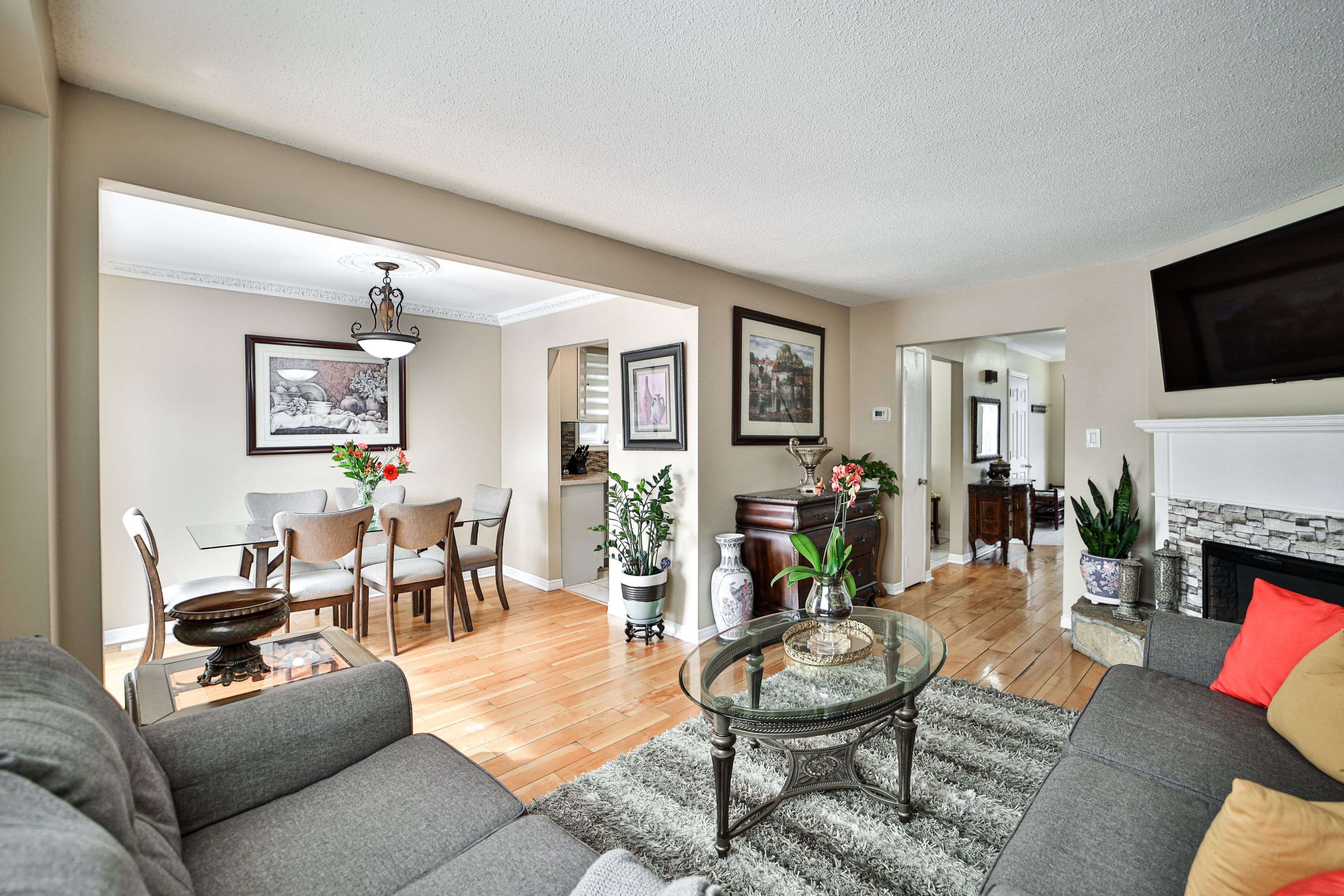 55 Loscombe DR, Clarington, ON L1C 3S8