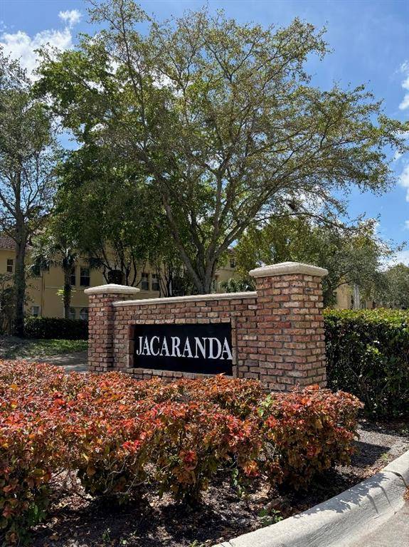 250 Jacaranda Dr #310, Plantation, FL 33324