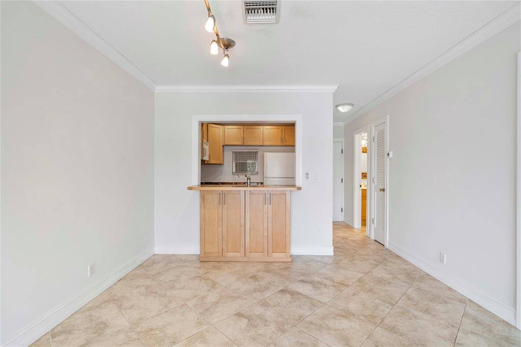 Pompano Beach, FL 33062,2201 SE 9th St #206