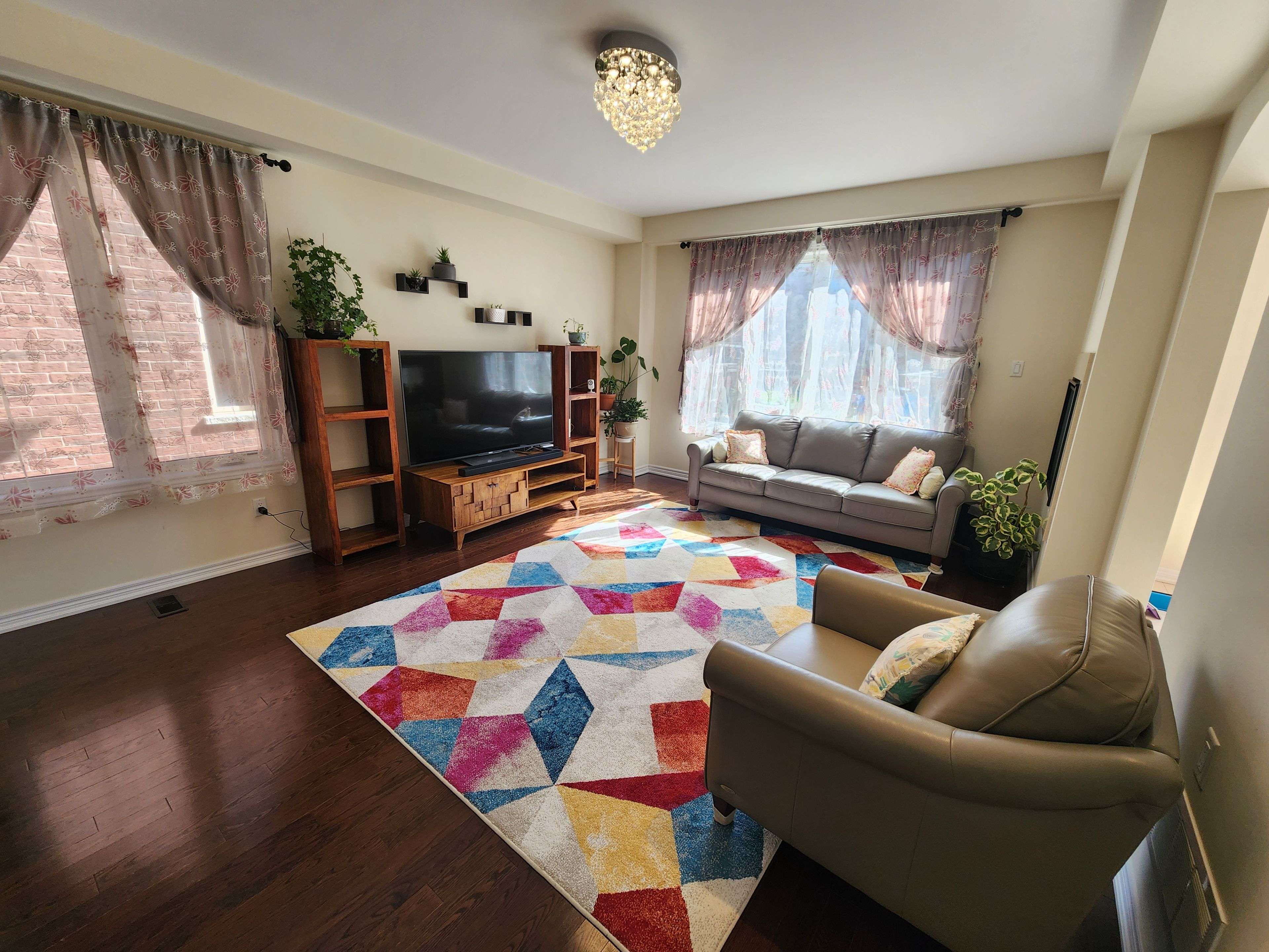 Bradford West Gwillimbury, ON L3Z 0V5,53 Kidd ST