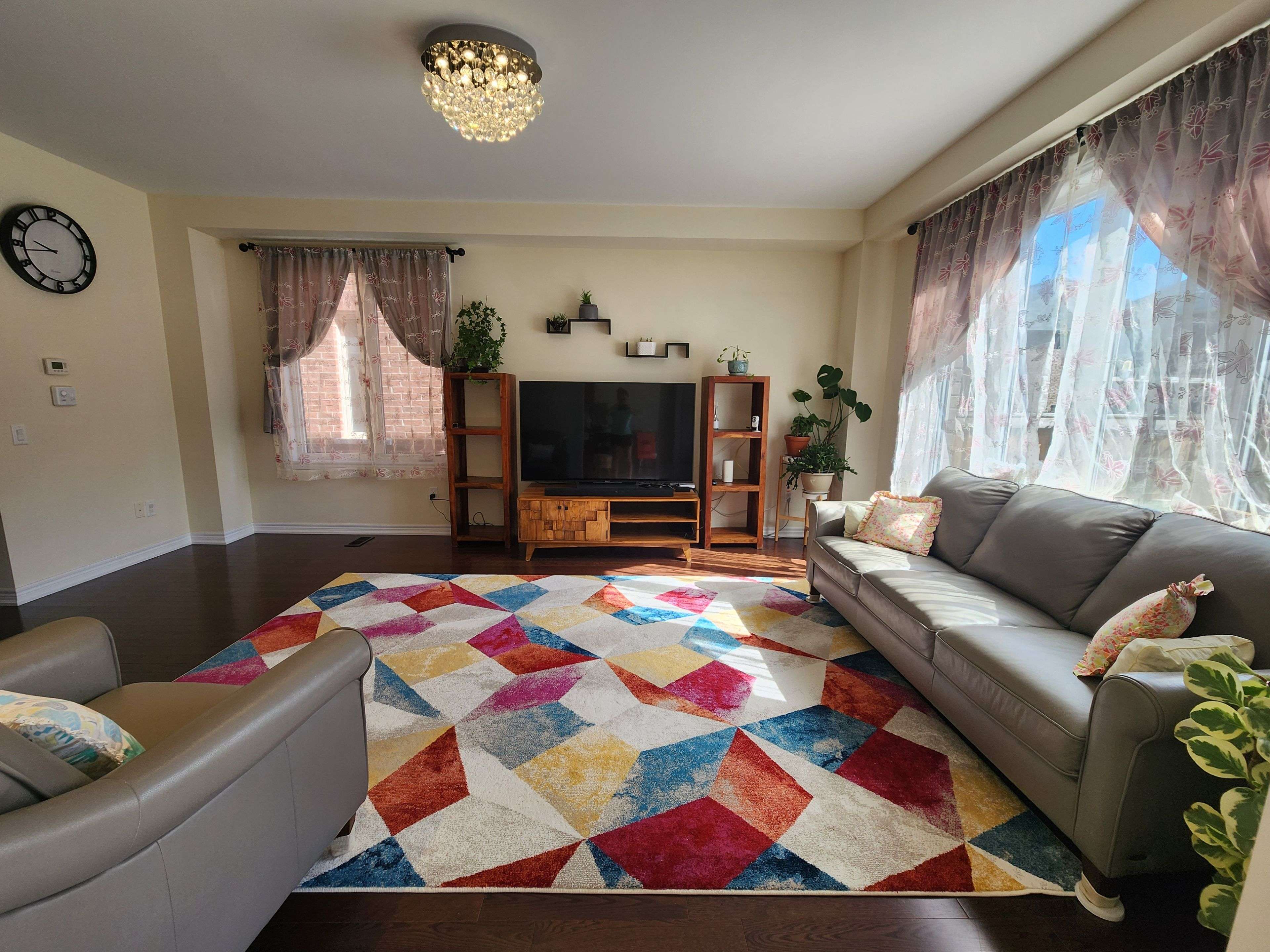 Bradford West Gwillimbury, ON L3Z 0V5,53 Kidd ST