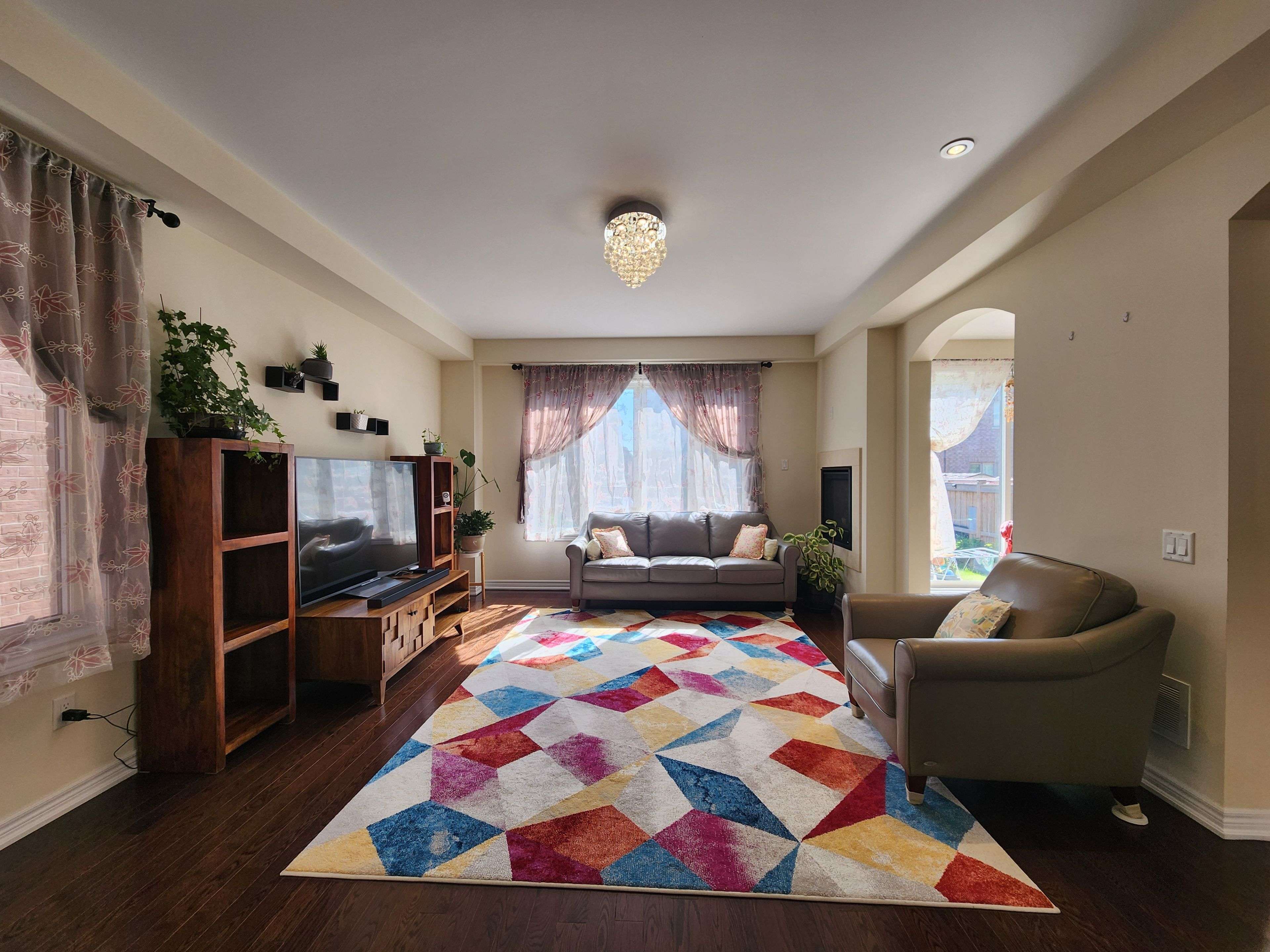 Bradford West Gwillimbury, ON L3Z 0V5,53 Kidd ST