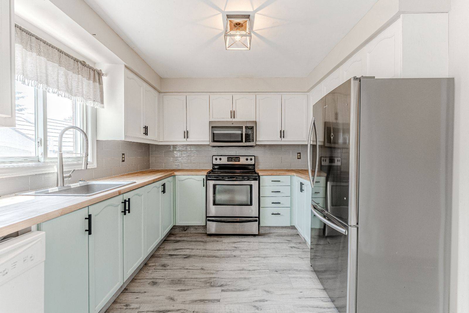 Barrie, ON L4M 5W7,256 Hickling TRL