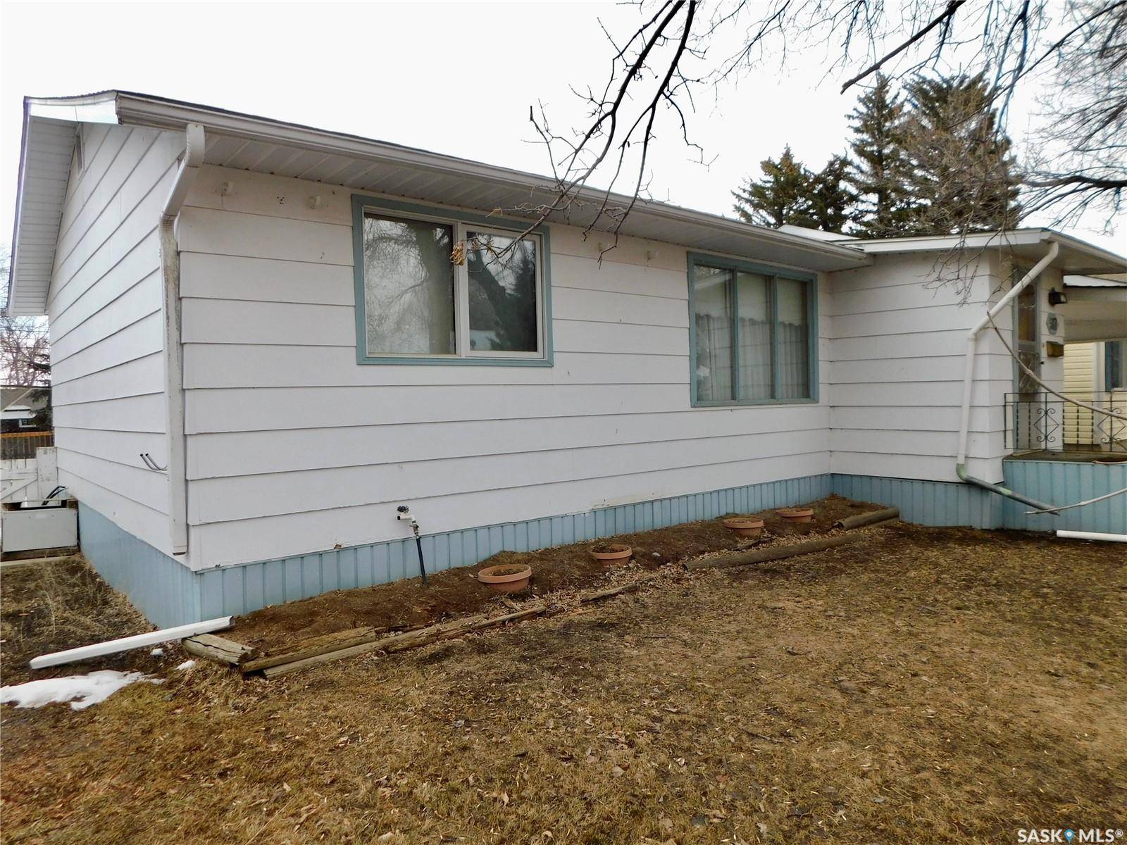 Assiniboia, SK S0H 0B0,517 3rd AVENUE E