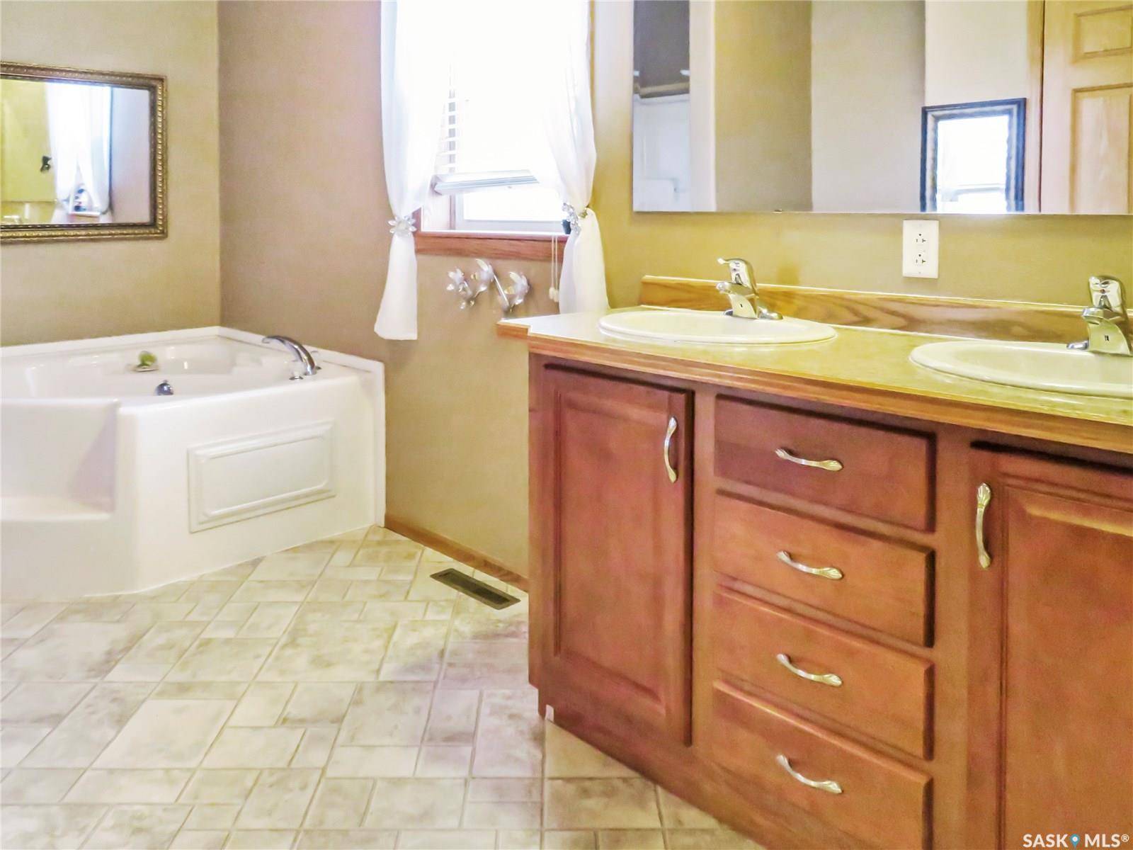 Swift Current, SK S9H 3X6,114 Prairie Sun COURT