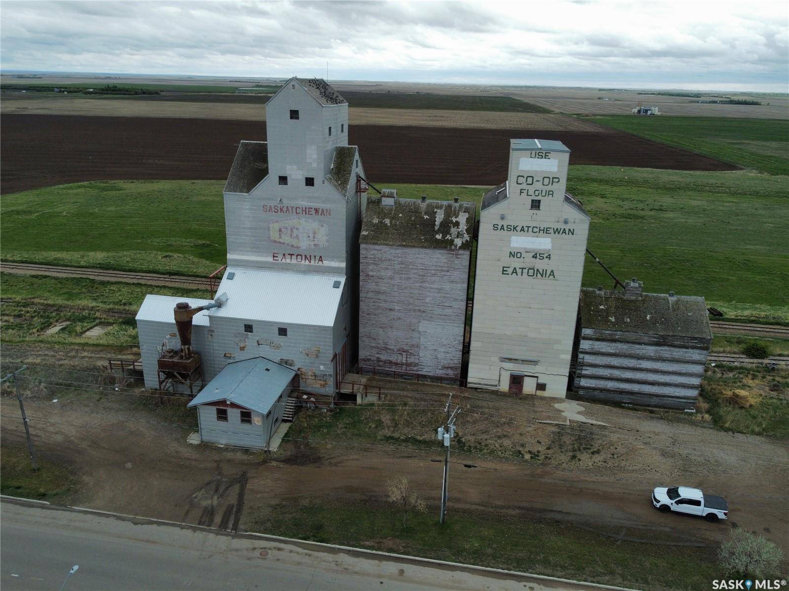 206 Railway AVENUE E, Eatonia, SK S0L 0Y0