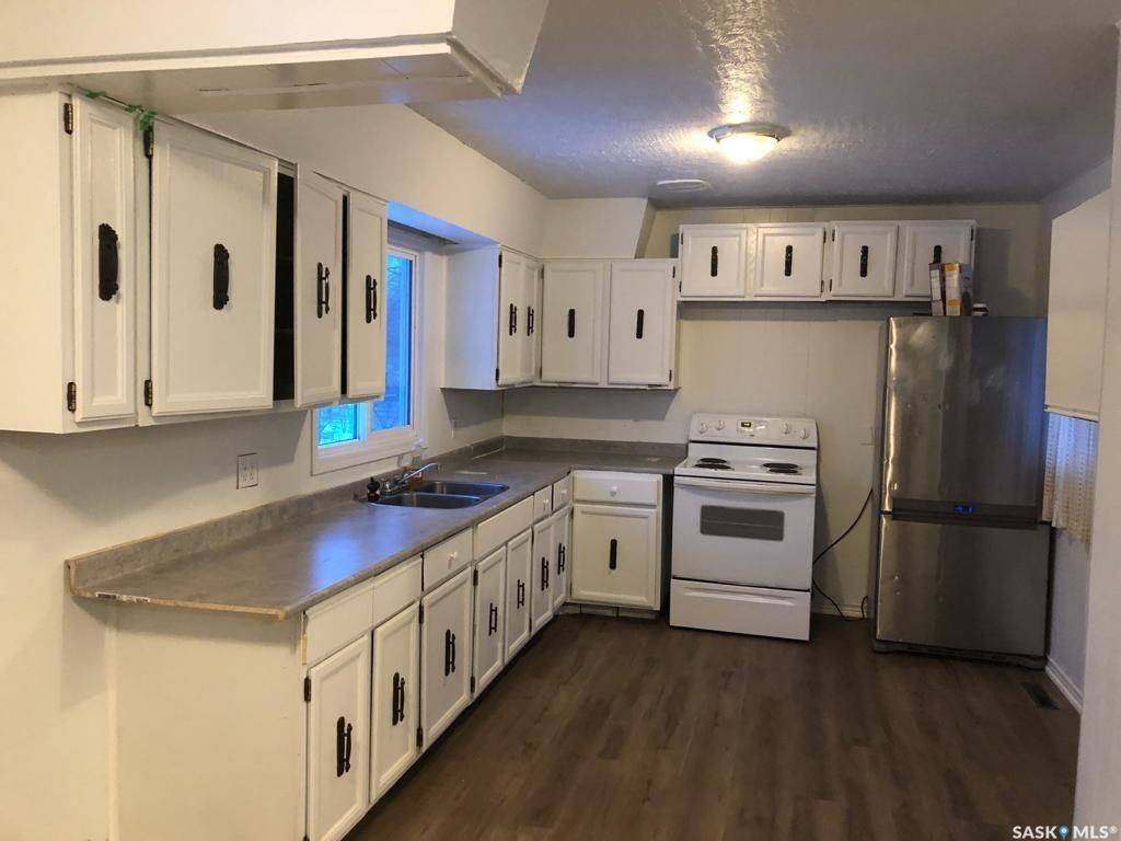 128 S AVENUE S, Saskatoon, SK S7M 2Z6