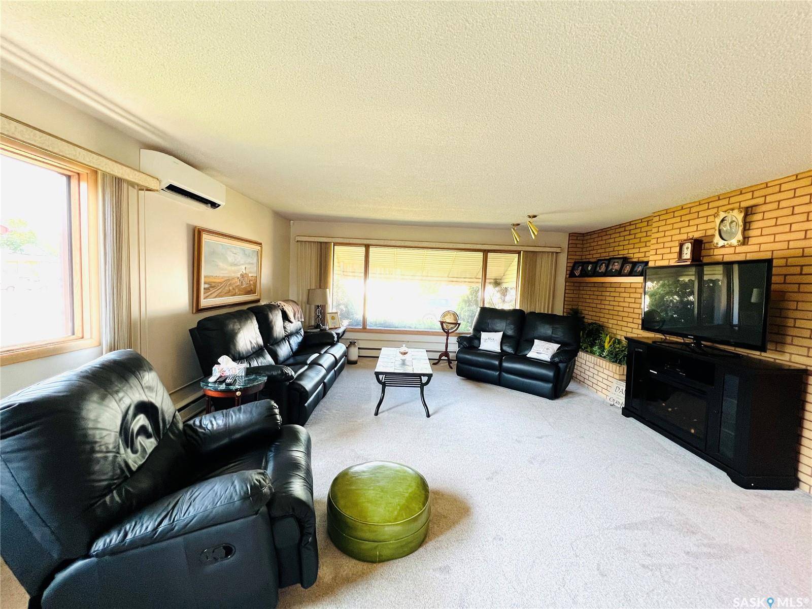 Swift Current, SK S9H 2J7,335 4TH AVENUE NE