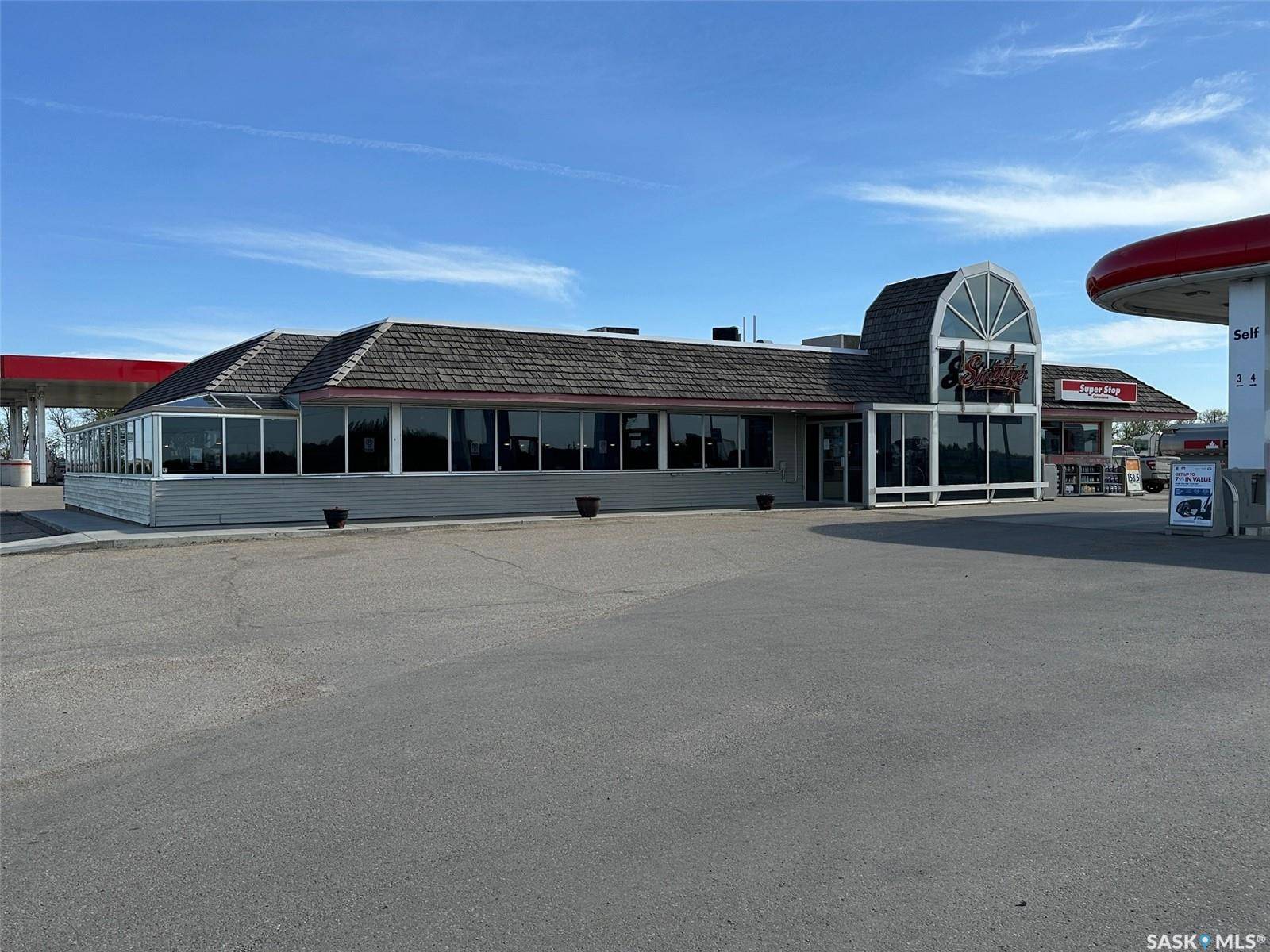 450 North Service ROAD, Moose Jaw, SK S6H 8A6