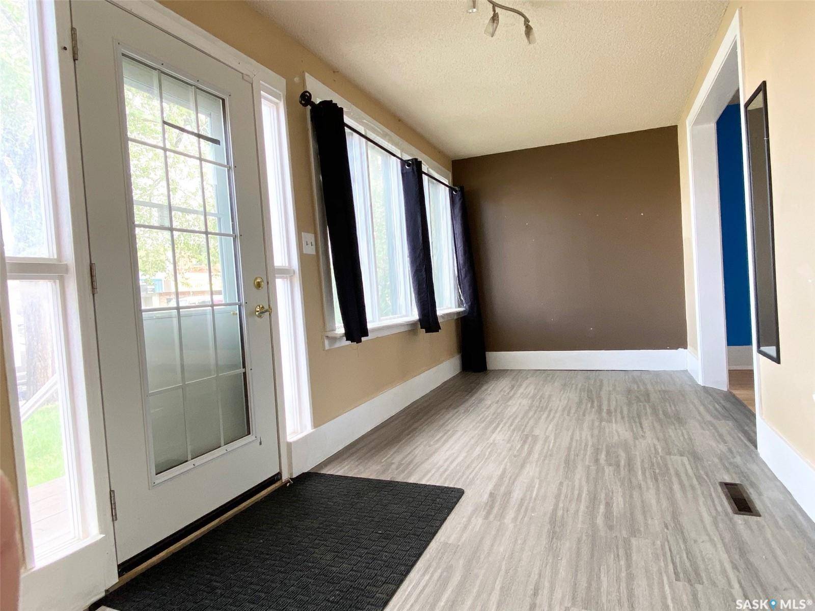 Regina, SK S4Y 0Y3,3033 Dewdney AVENUE