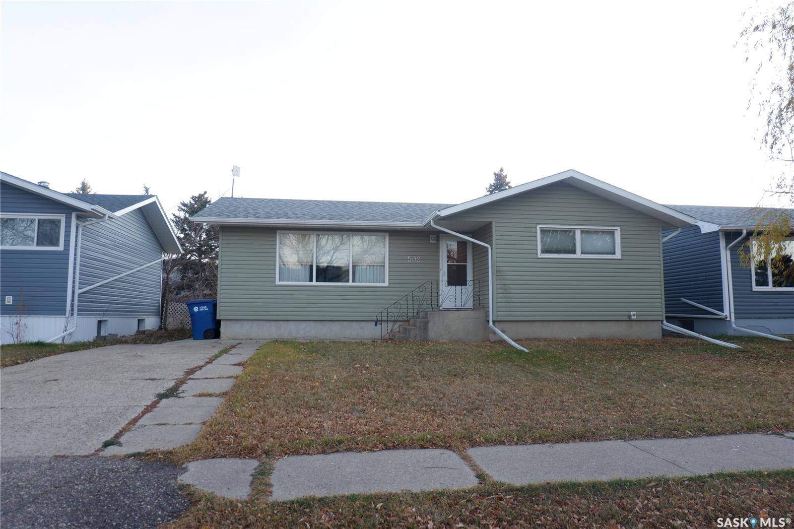 502 4th AVENUE E, Assiniboia, SK S0H 0B0