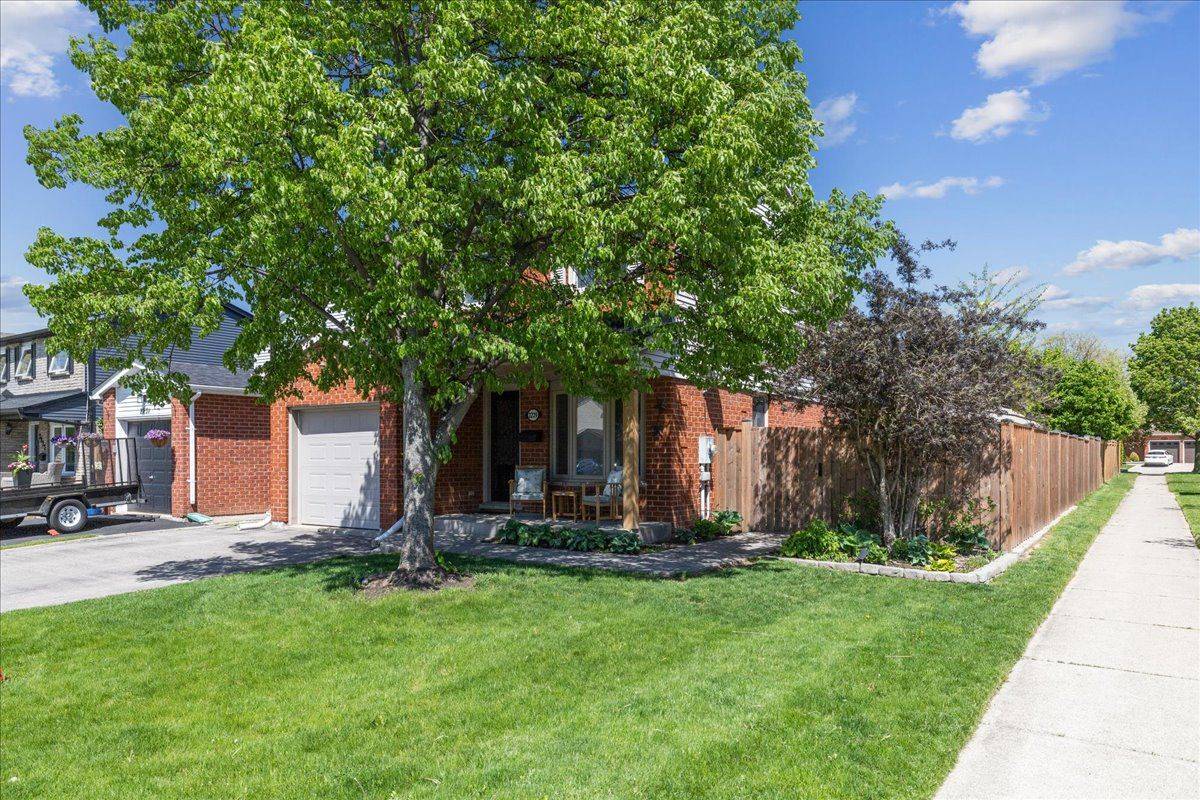 Burlington, ON L7M 3H3,2229 Silverbirch CT