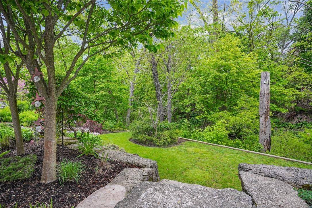 Burlington, ON L7T 2Z5,888 Partridge DR