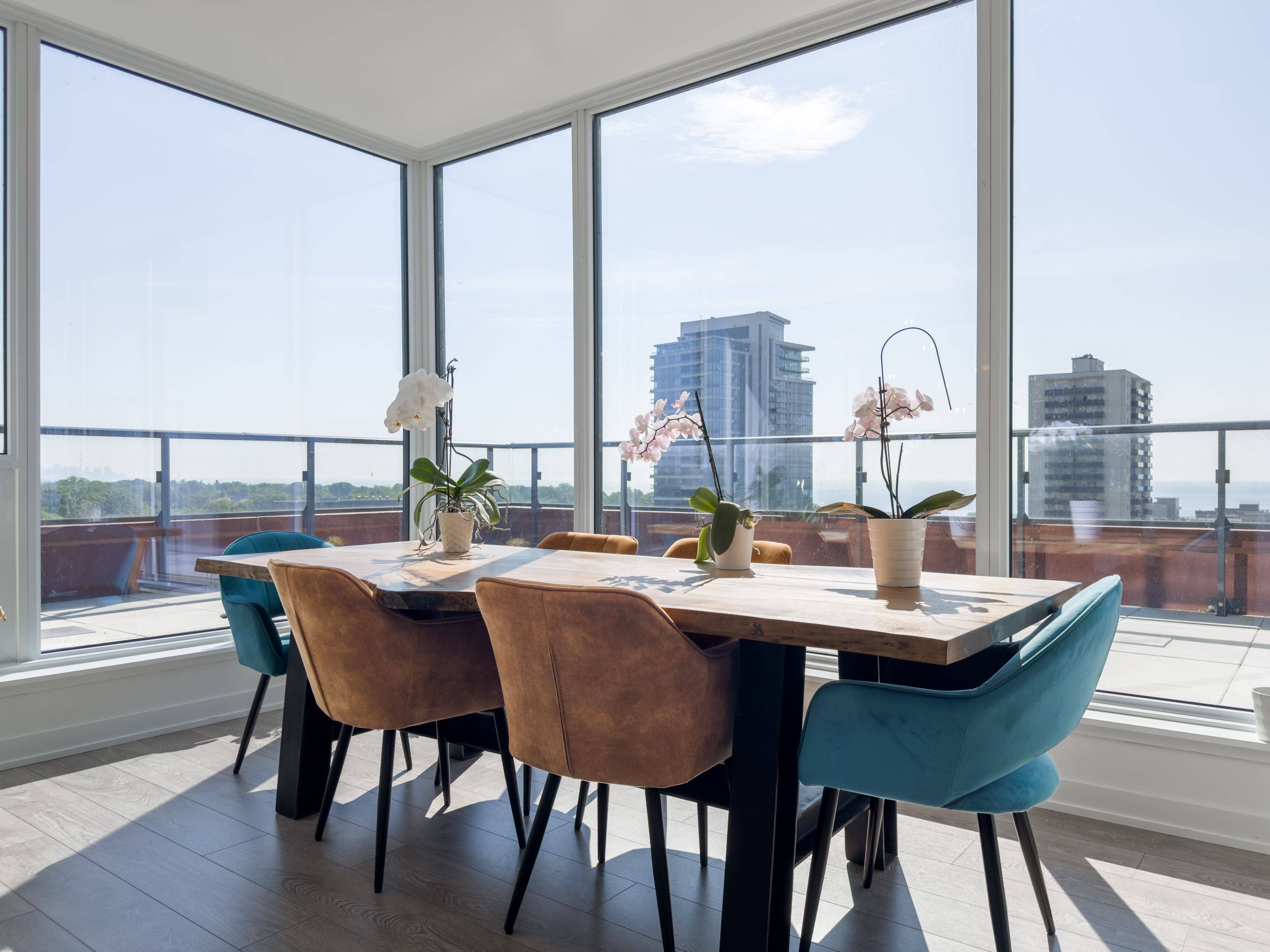 Mississauga, ON L5G 0E1,28 Ann ST #907