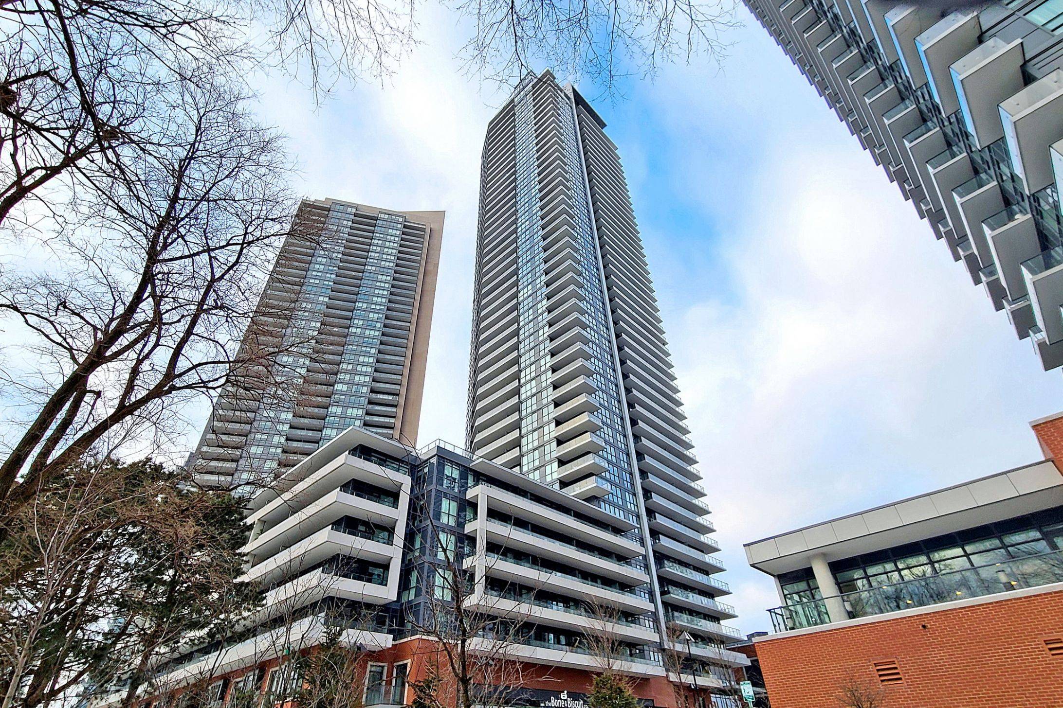 10 Park Lawn RD #3804, Toronto W06, ON M8Y 0H9