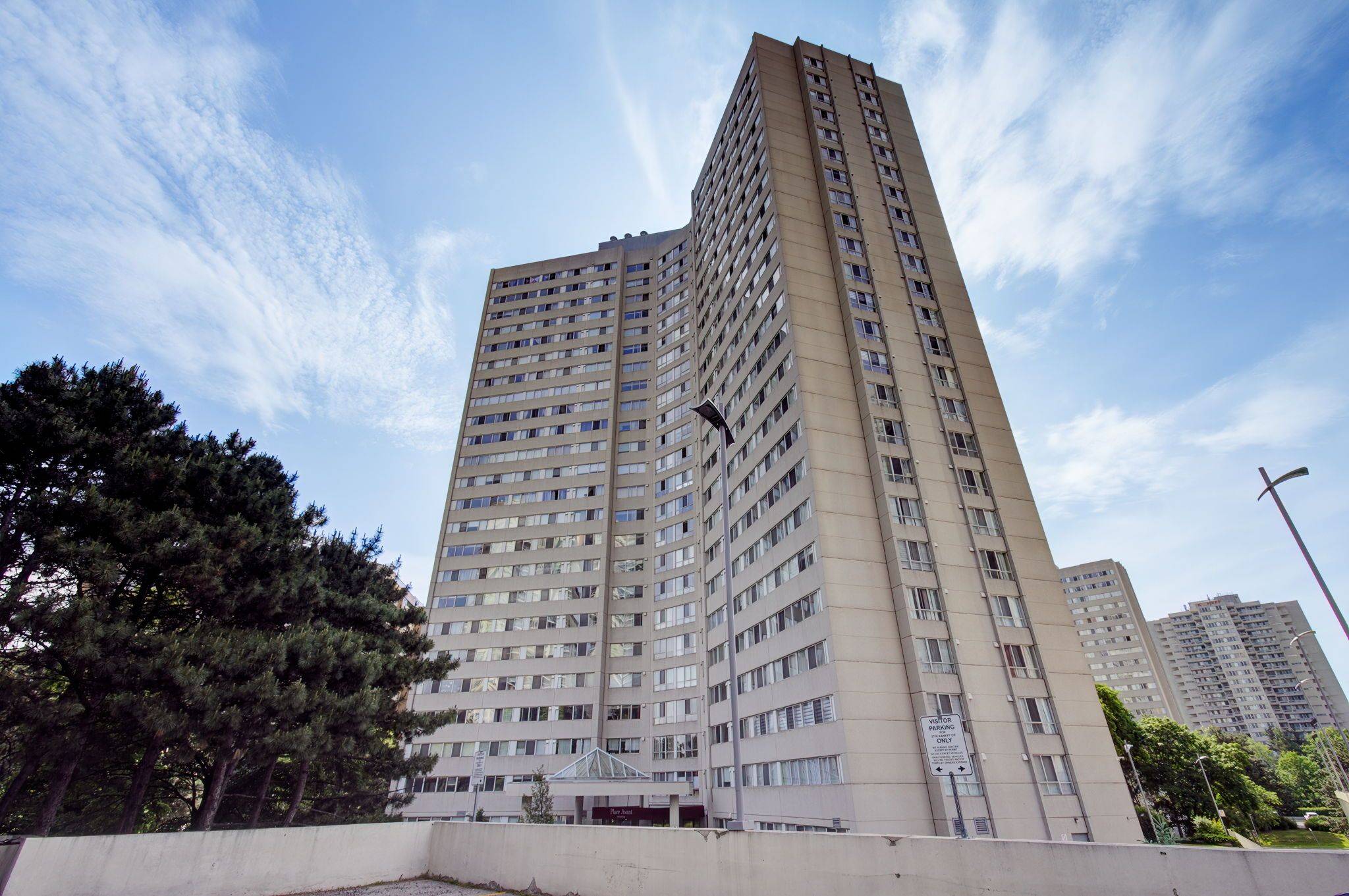 3700 Kaneff CRES #SPH 11, Mississauga, ON L5A 4B8