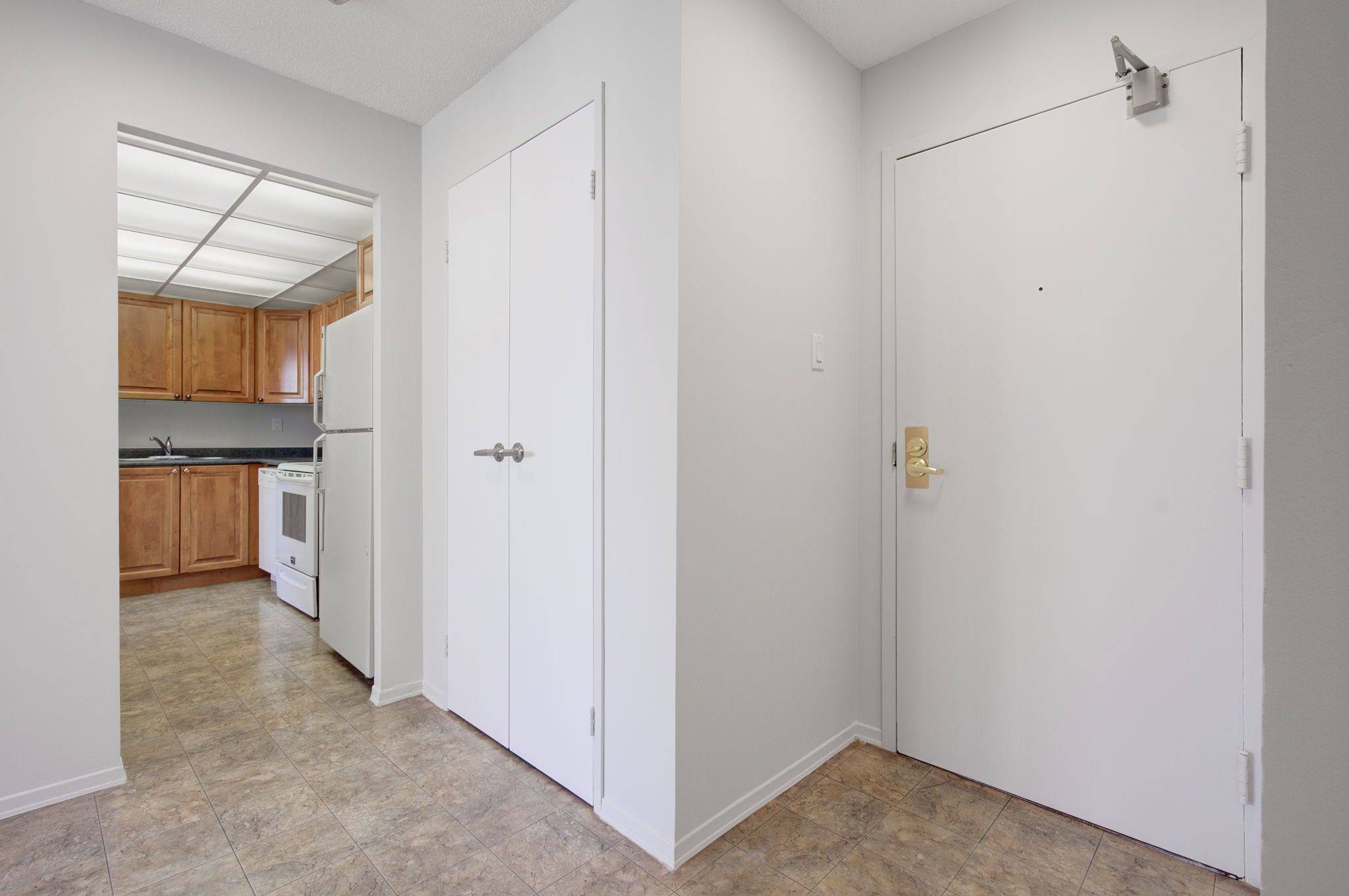 Mississauga, ON L5A 4B8,3700 Kaneff CRES #SPH 11