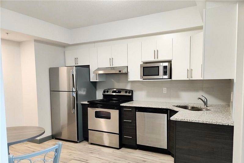 Waterloo, ON N2L 0H7,258B B Sunview ST