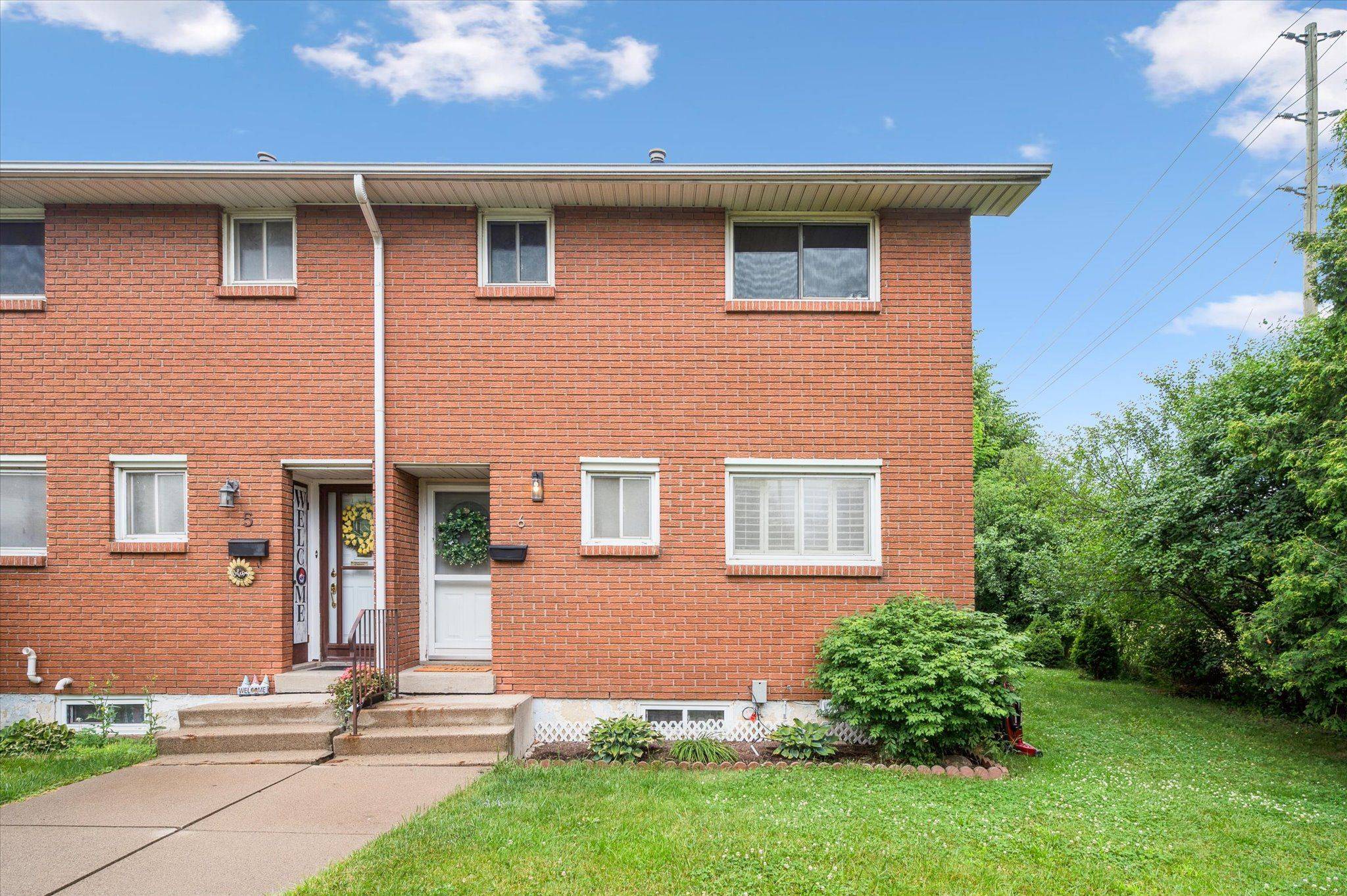 161 Berkindale DR #6, Hamilton, ON L8E 1M6