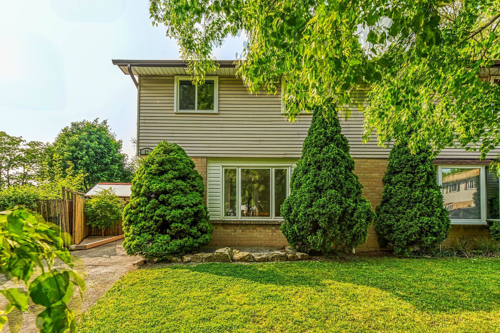 Hamilton, ON L9C 6H5,21 Glen Eden CT