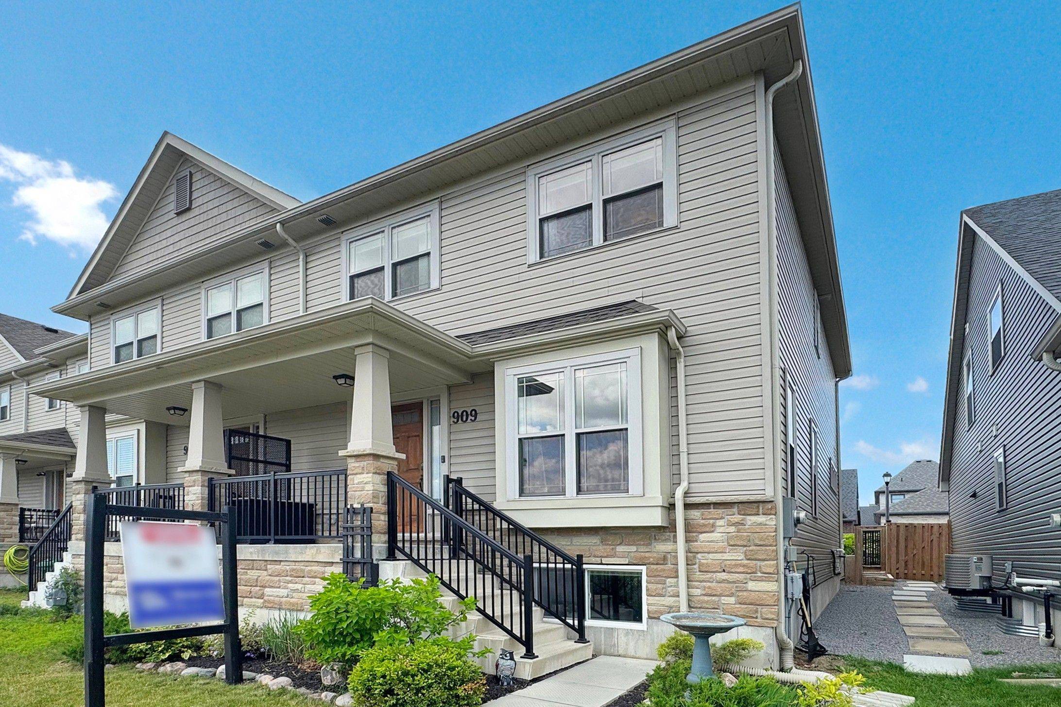 909 BROADWAY BLVD, Peterborough North, ON K9H 0J1