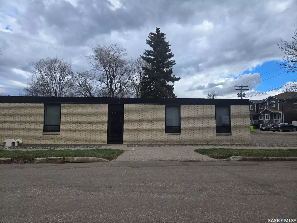 Estevan, SK S4A 1E1,231 12th AVENUE