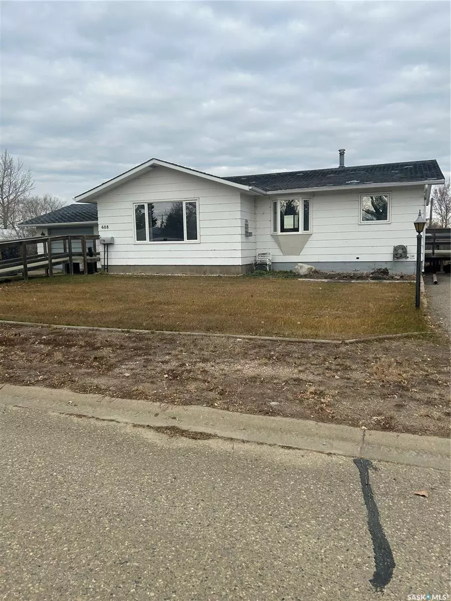 Oxbow, SK S0C 2B0,608 Boscurvis AVENUE