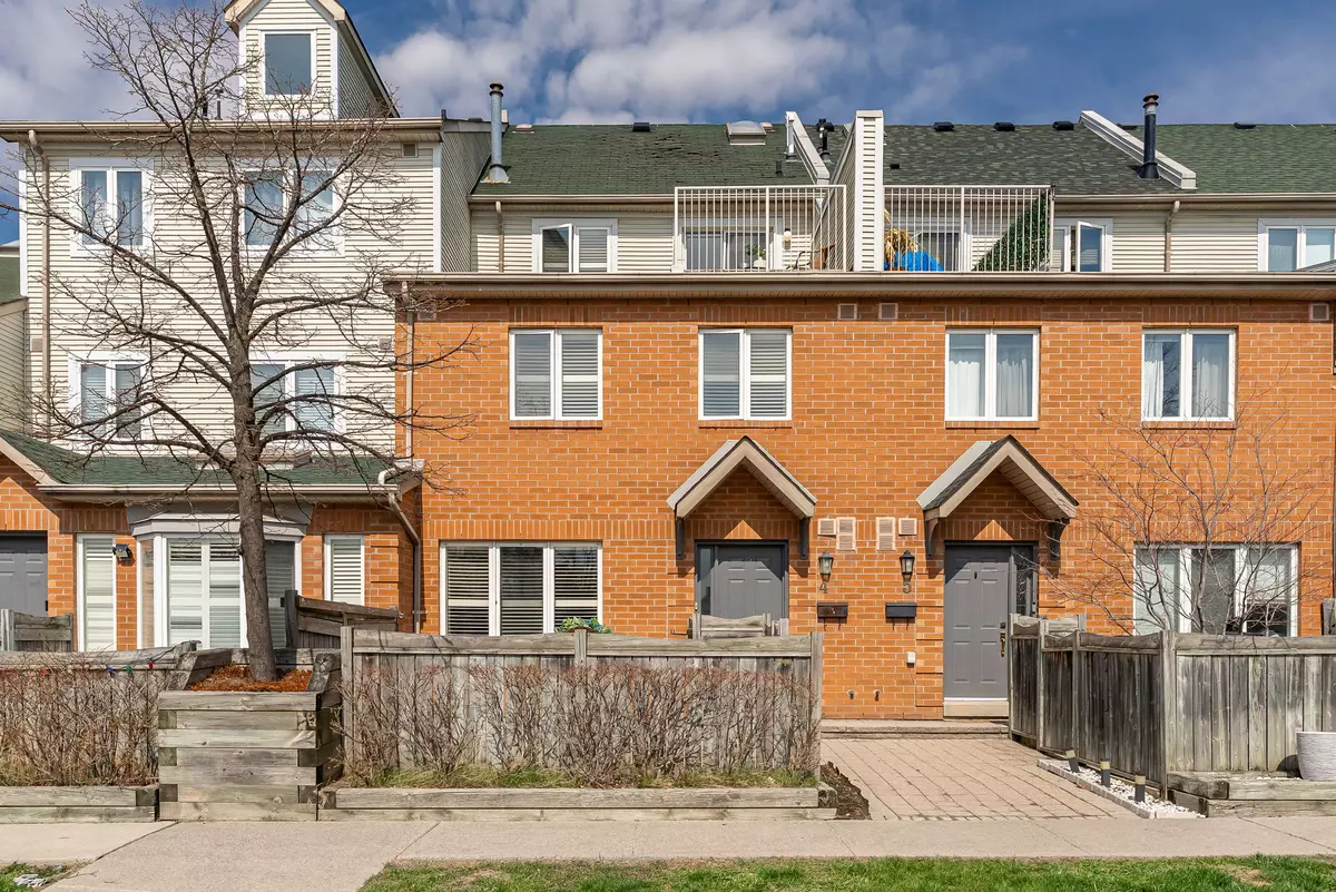 Mississauga, ON L5E 3J3,1241 Parkwest PL #4