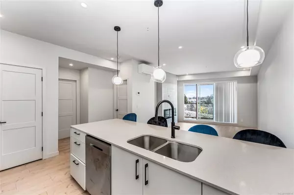 Langford, BC V9B 6W6,947 Whirlaway Cres #409