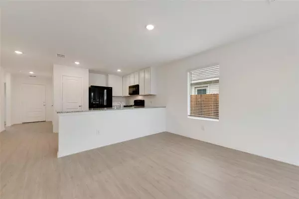 1649 Crested Way, Fort Worth, TX 76140