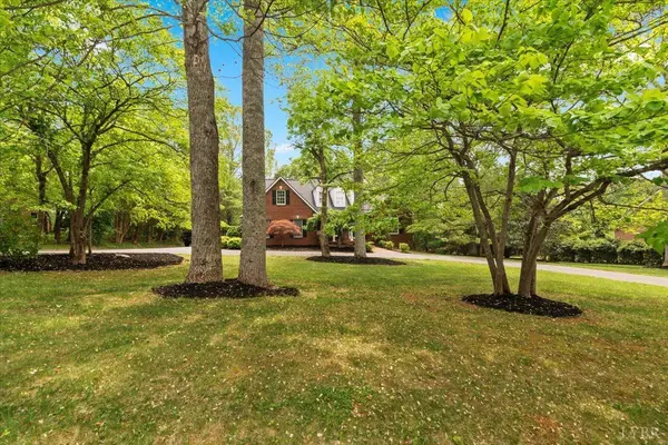 1244 Thompson LN, Forest, VA 24551