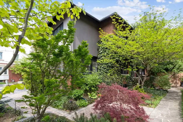 Toronto C04, ON M5N 2H3,1373 Avenue RD