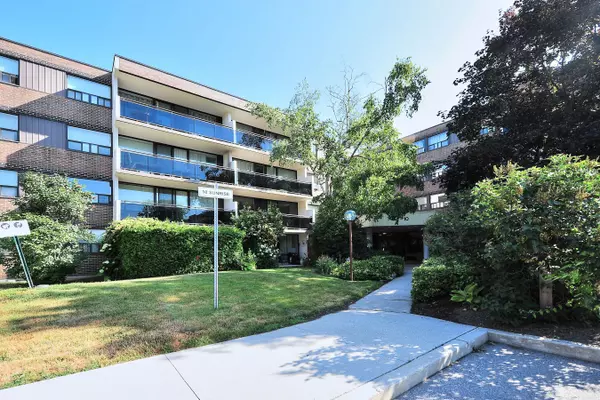 10 Sunrise AVE #312, Toronto C13, ON M4A 2R1