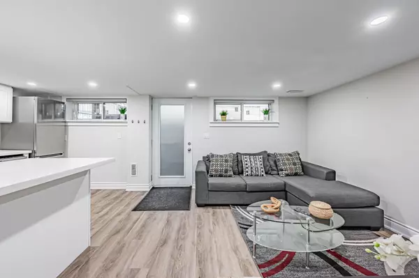 Toronto C04, ON M6C 3R9,68 Fairleigh CRES