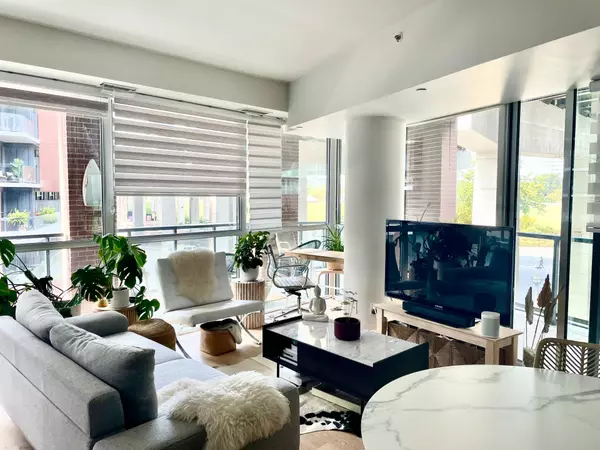 Toronto C01, ON M5V 0G8,20 BRUYERES Mews #327
