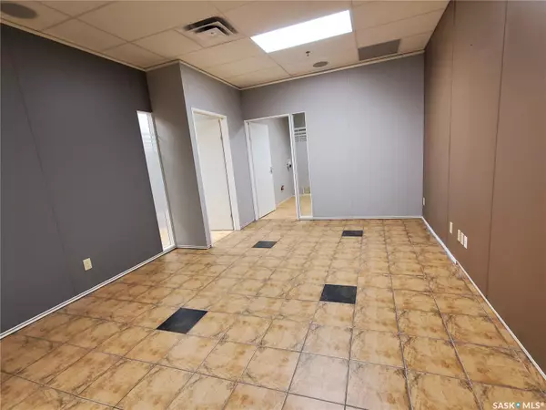 Swift Current, SK S9H 0L3,245 Central AVENUE N #204