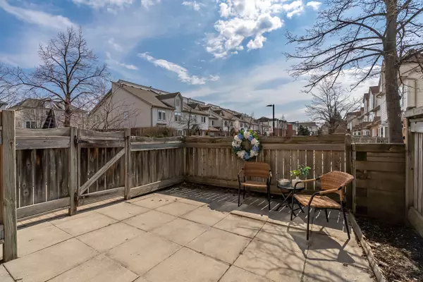 Mississauga, ON L5E 3J3,1241 Parkwest PL #4
