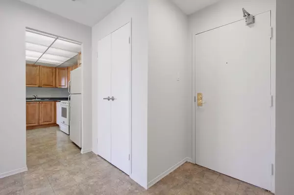 Mississauga, ON L5A 4B8,3700 Kaneff CRES #SPH 11