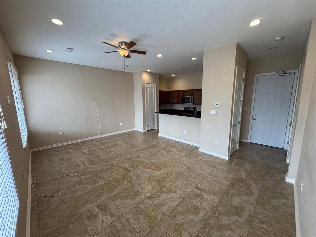 Fort Worth, TX 76104,923 College Avenue #201