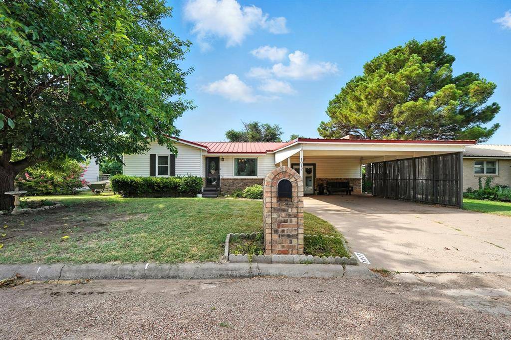 Hamlin, TX 79520,1017 2nd Street