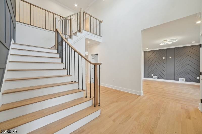 Livingston Twp., NJ 07039,5 Foxcroft Dr