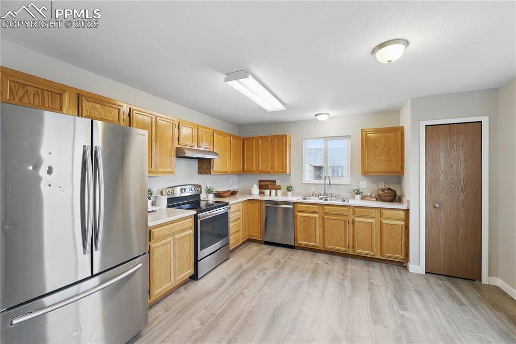 Colorado Springs, CO 80911,908 Red Brooke DR