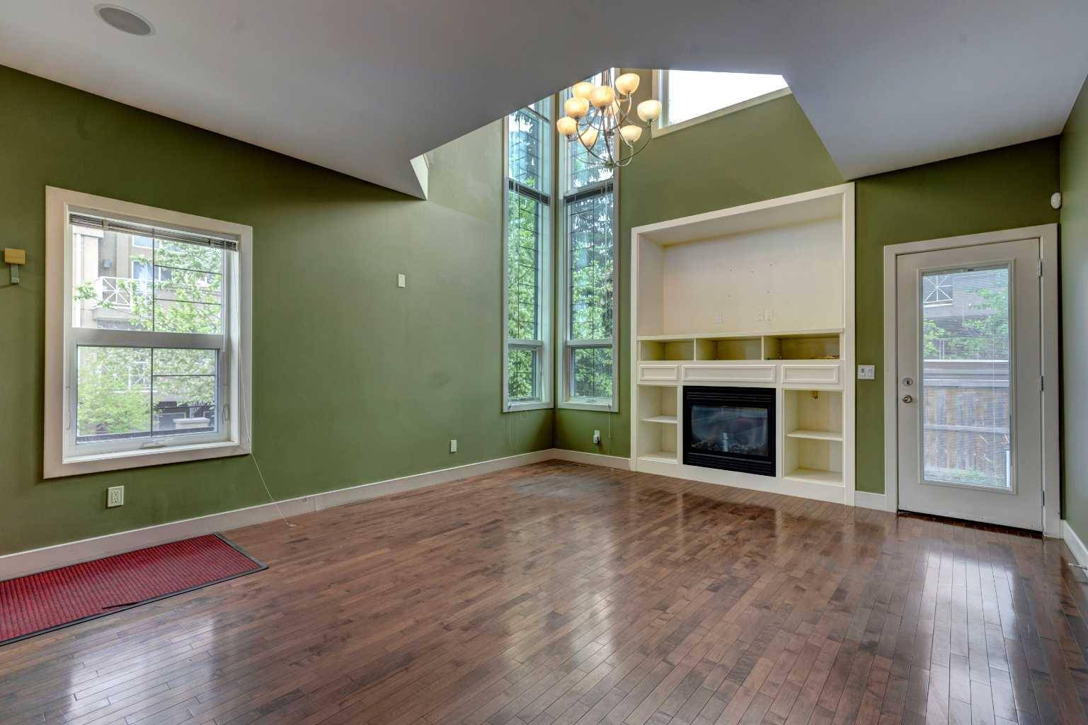 Calgary, AB T2T 3W6,1812 14A ST SW